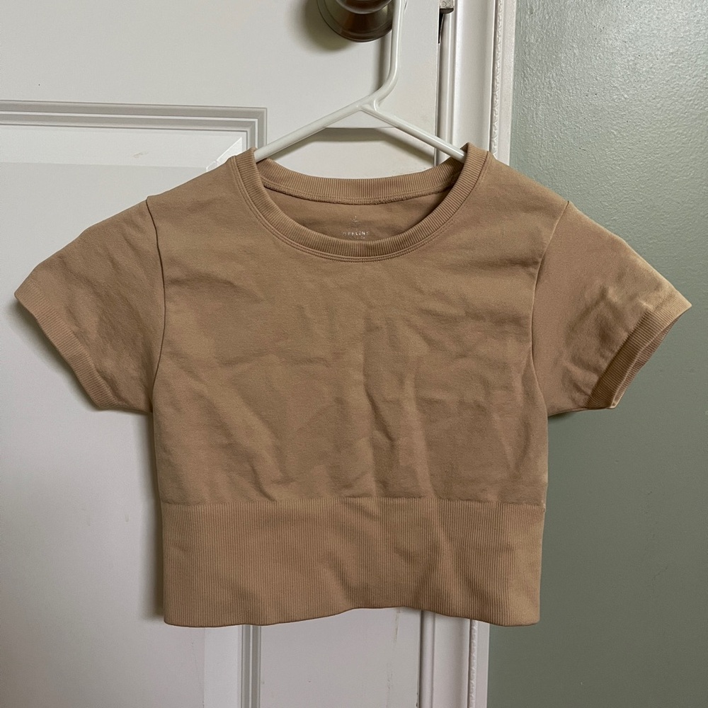 xs offline/aerie tan cropped workout shirt, stretchy and strong material